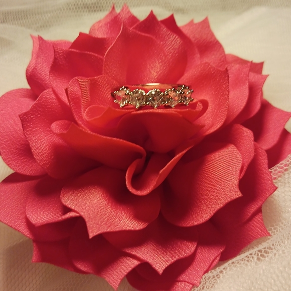 Brilliant-Cut White Sapphires in a Sterling Silver Ring - Picture 2 of 5